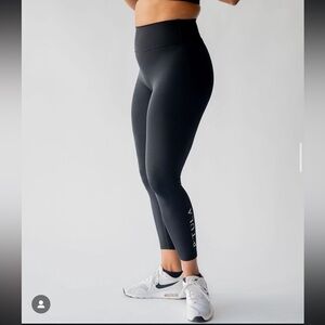 P’tula Hailea Leggings - S, 25” - black - EUC